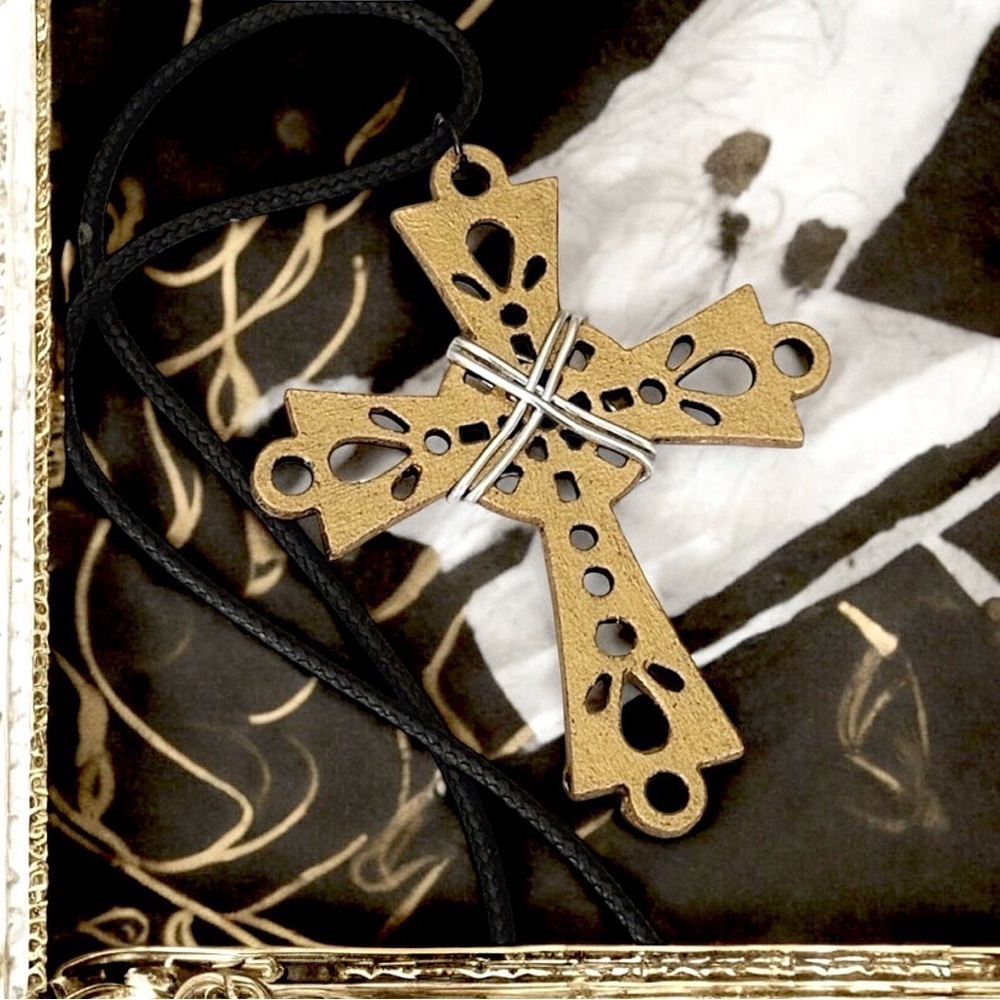 5 For $25💫Alternative Gold Wooden Filigree Cross Pendant Necklace